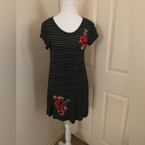 DISCREET black and white striped short dress with rose appliqués